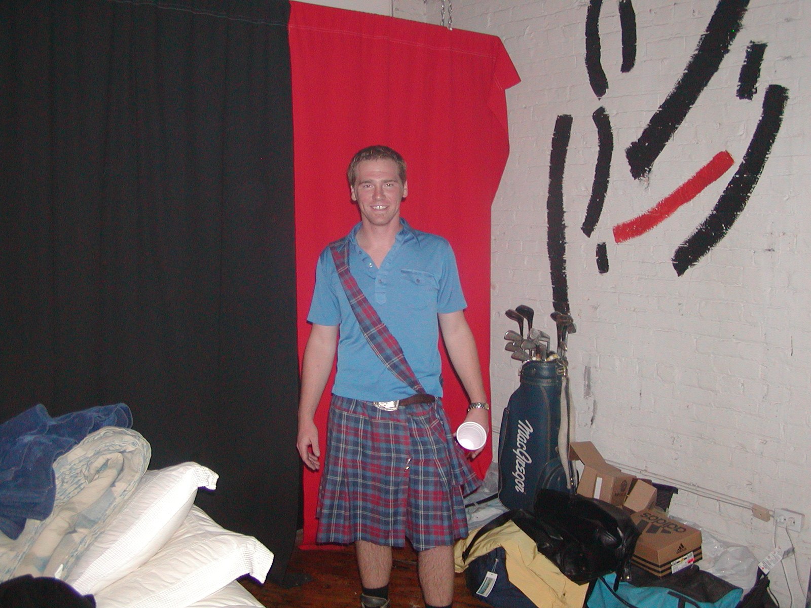 Halloween 2003 at the loft — photograph 31